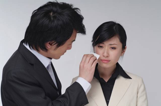 假如你是老板,会怎么处理这个女员工? 假如你是老板,会怎么处理这个女员工?