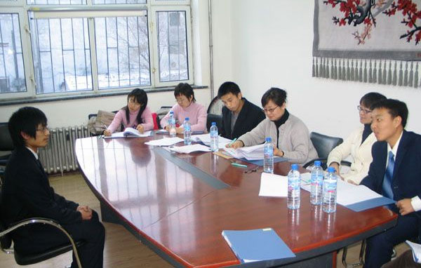 压力面试:职场小菜鸟面试遭遇老油条 压力面试:职场小菜鸟面试遭遇老油条